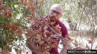 Alfresco threesome barebacking with handsome gays